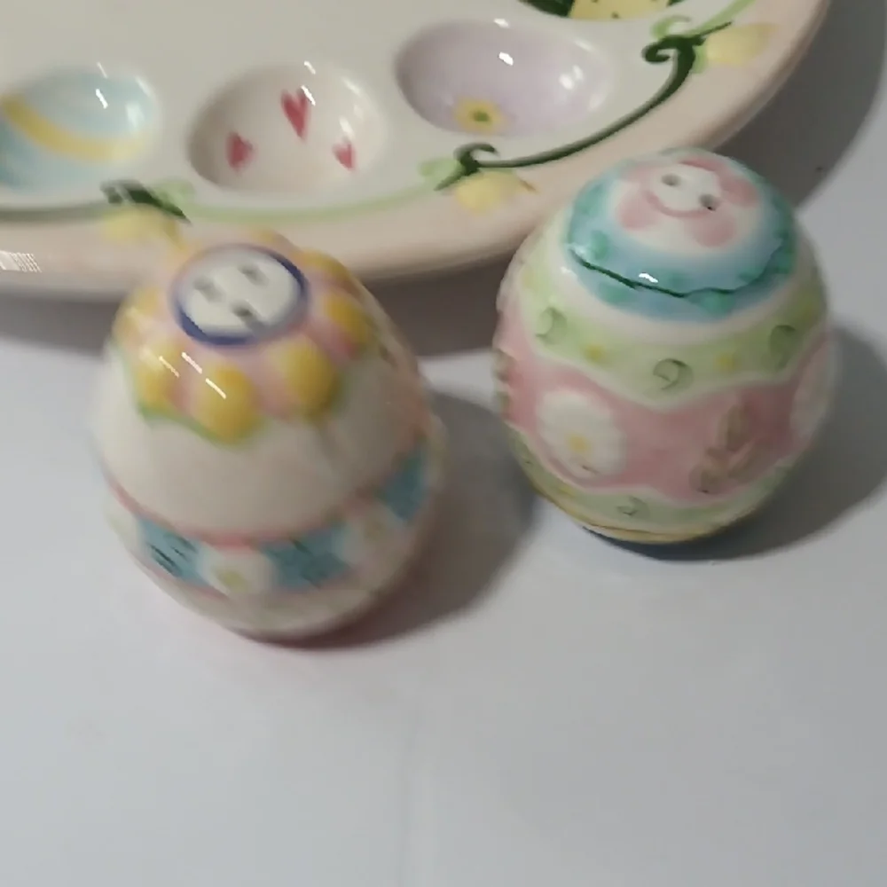 Decorative Egg Tray with Salt and Pepper Shakers